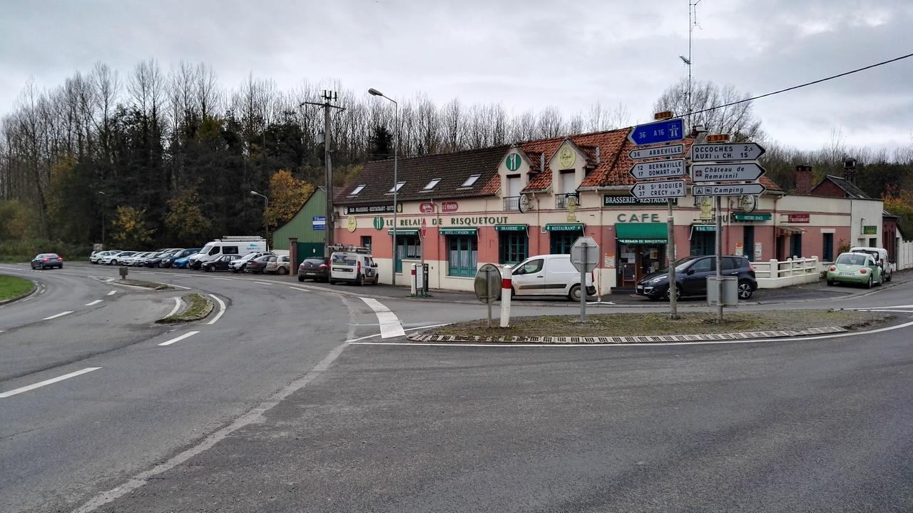 Le Relais De Risquetout Hem-Hardinval Exteriör bild